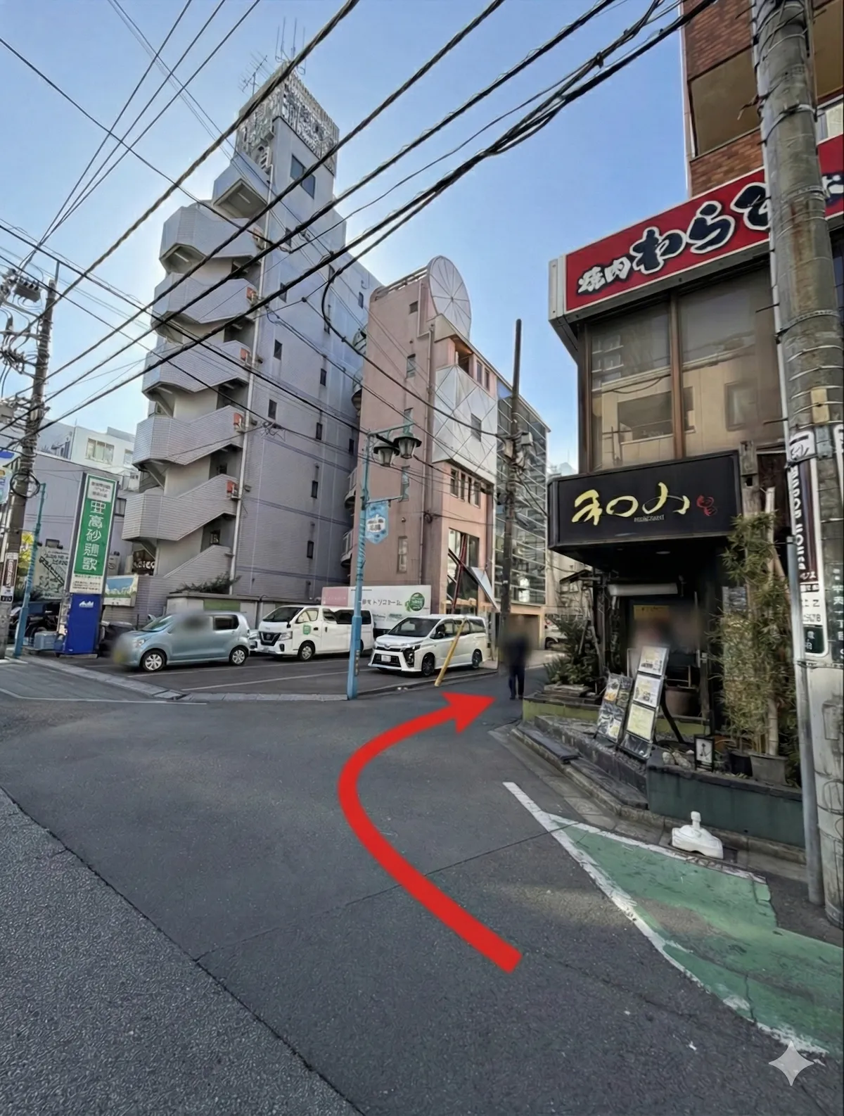 レンタカー店を見ながら進み、右折